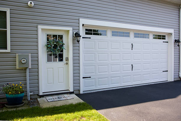 24/7 Emergency Garage Door Panel Replacement experts in Frankford, DE